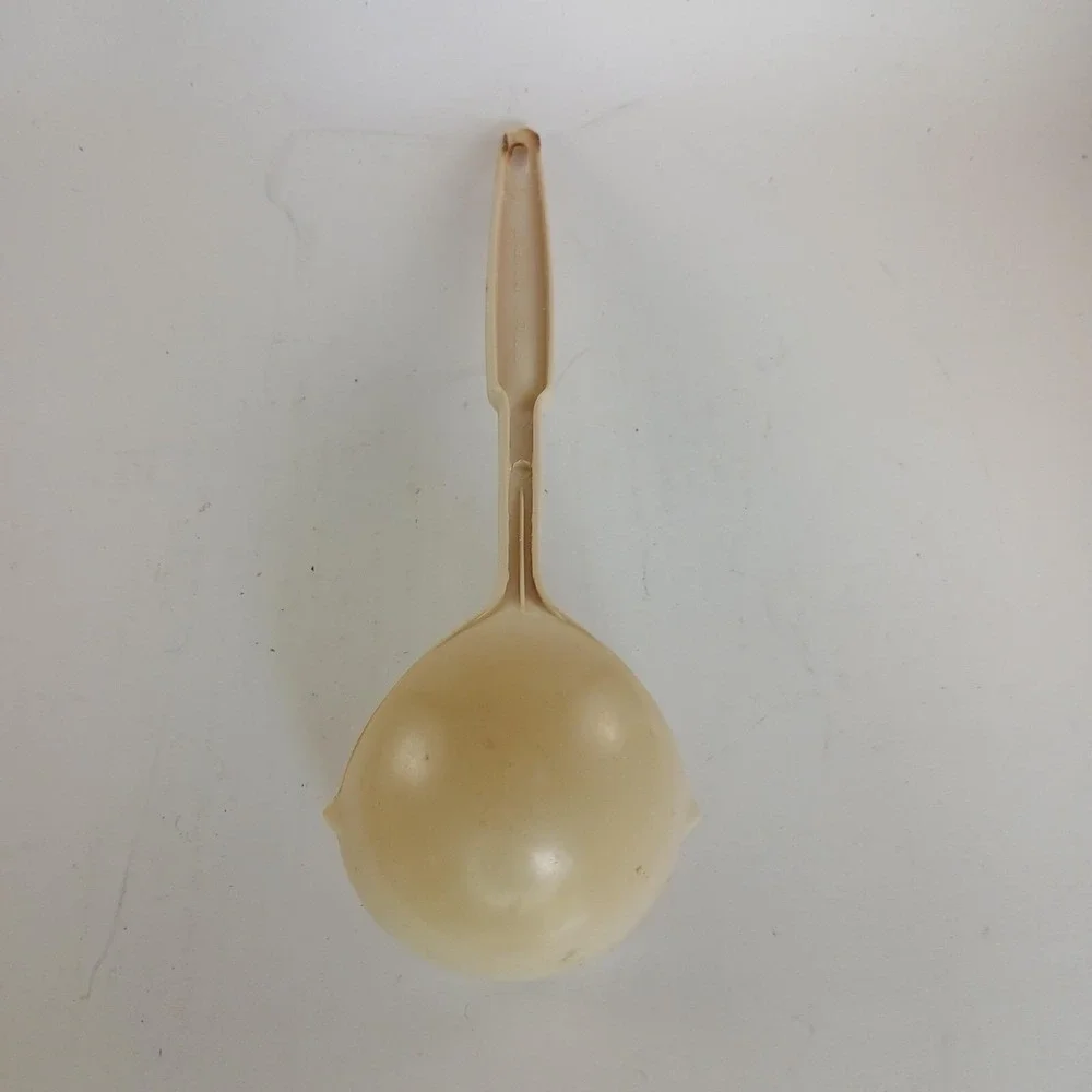 Vintage Ekco Almond White Beige Nylon Plastic‎ Soup Ladle Kitchen Utensil USA